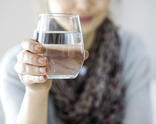 Beneficii importante ale apei potabile pe stomacul gol