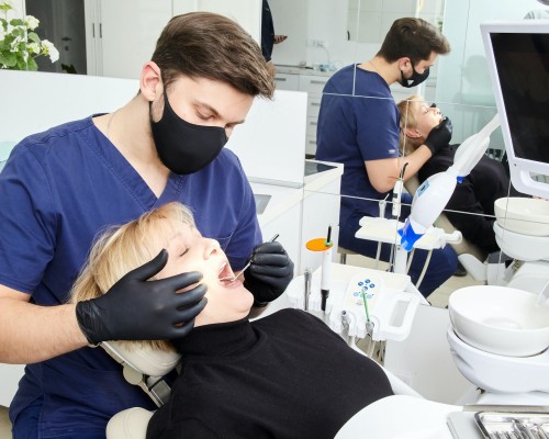 Recuperarea si ingrijirea dupa un implant dentar: ghid practic pentru pacienti