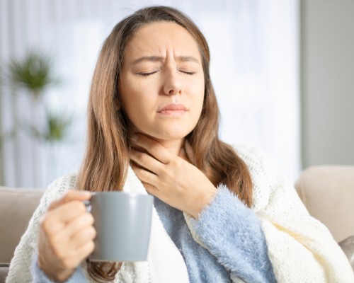 Cum să alini rapid durerea în gât: sfaturi si trucuri utile