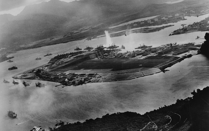 Atasati-va pe Pearl Harbor. Imagine de sus.