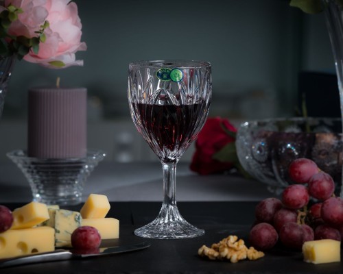 Paharele de vin de cristal – secretul meselor organizate