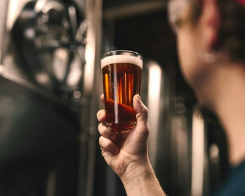 Ce este berea artizanală și de ce merită să o încerci